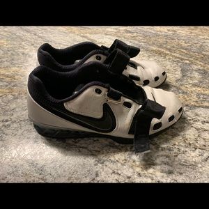 NIKE ROMALEO 2 SIZE 9.5M